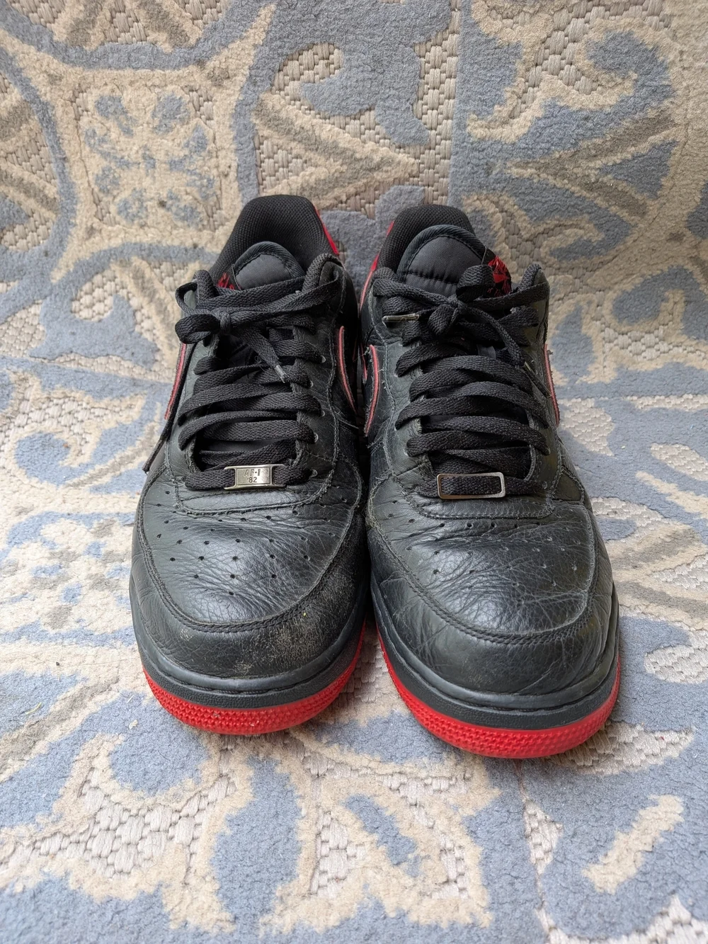 Nike Air Men's Black and Red Low-Top Sneakers